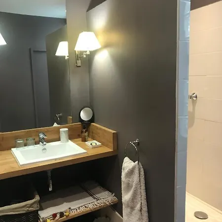 Les Chambres De L'abbaye Bed & Breakfast 3*